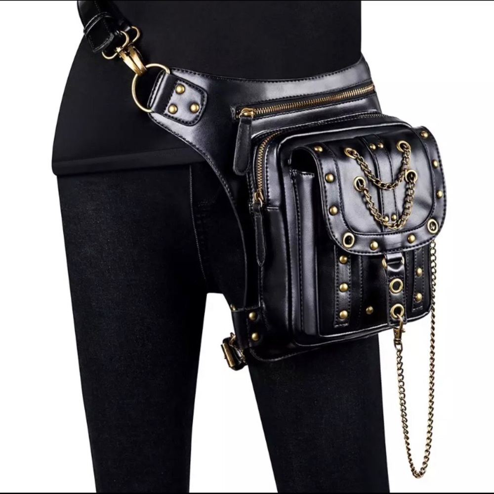 🚫 SOLD NWOT faux leather black holster bag with